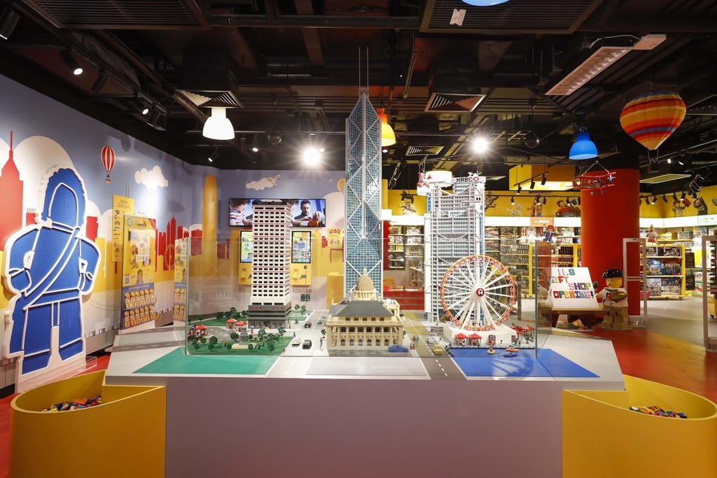 禮品店率先展出部份將於MINILAND出現的香港地標。（相片由香港樂高探索中心提供）