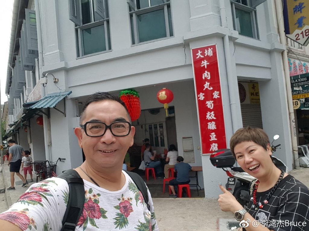 李鴻杰與太太的感情要好。（微博圖片）