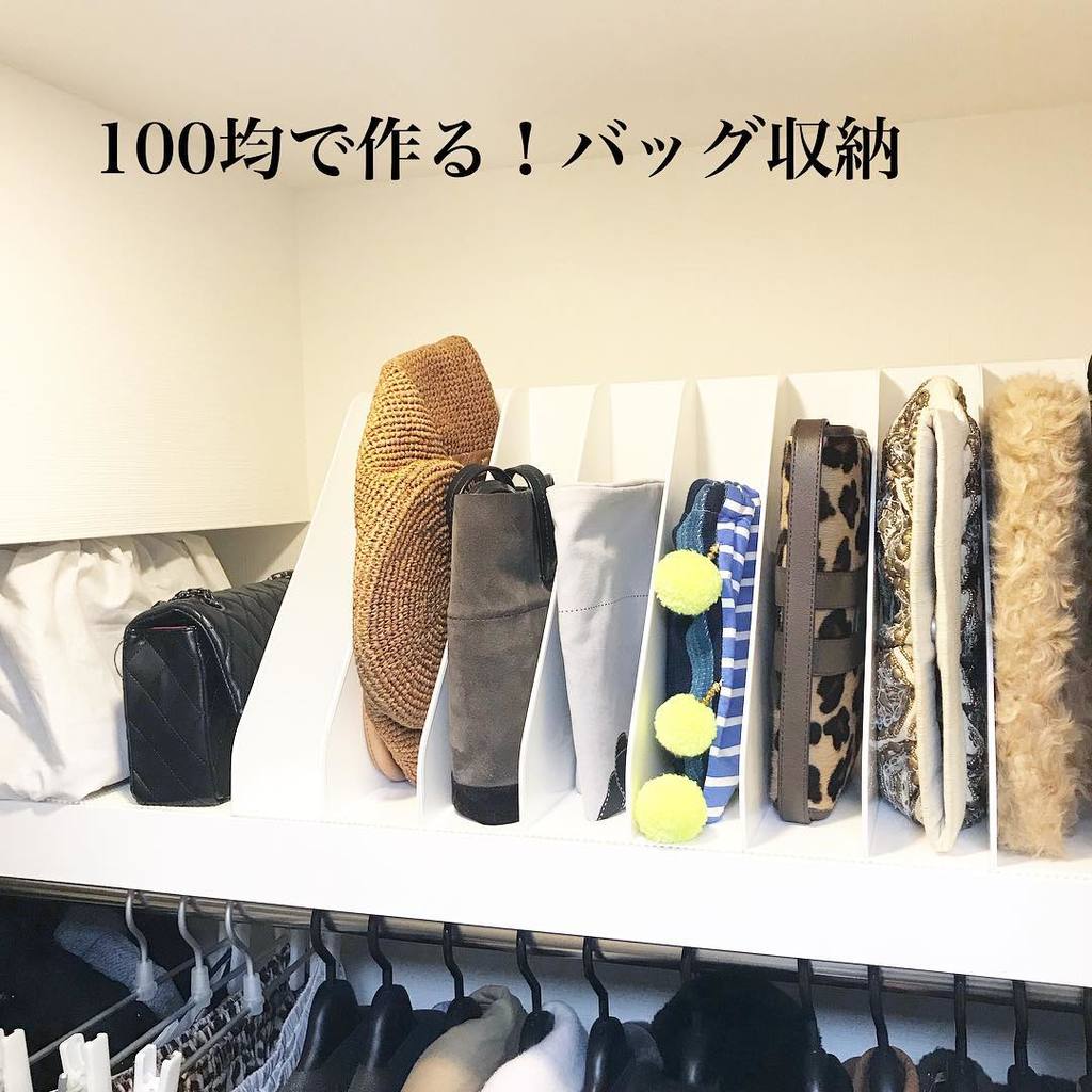 利用雜誌架擺放手袋。（相片來源︰IG @aya.jima）