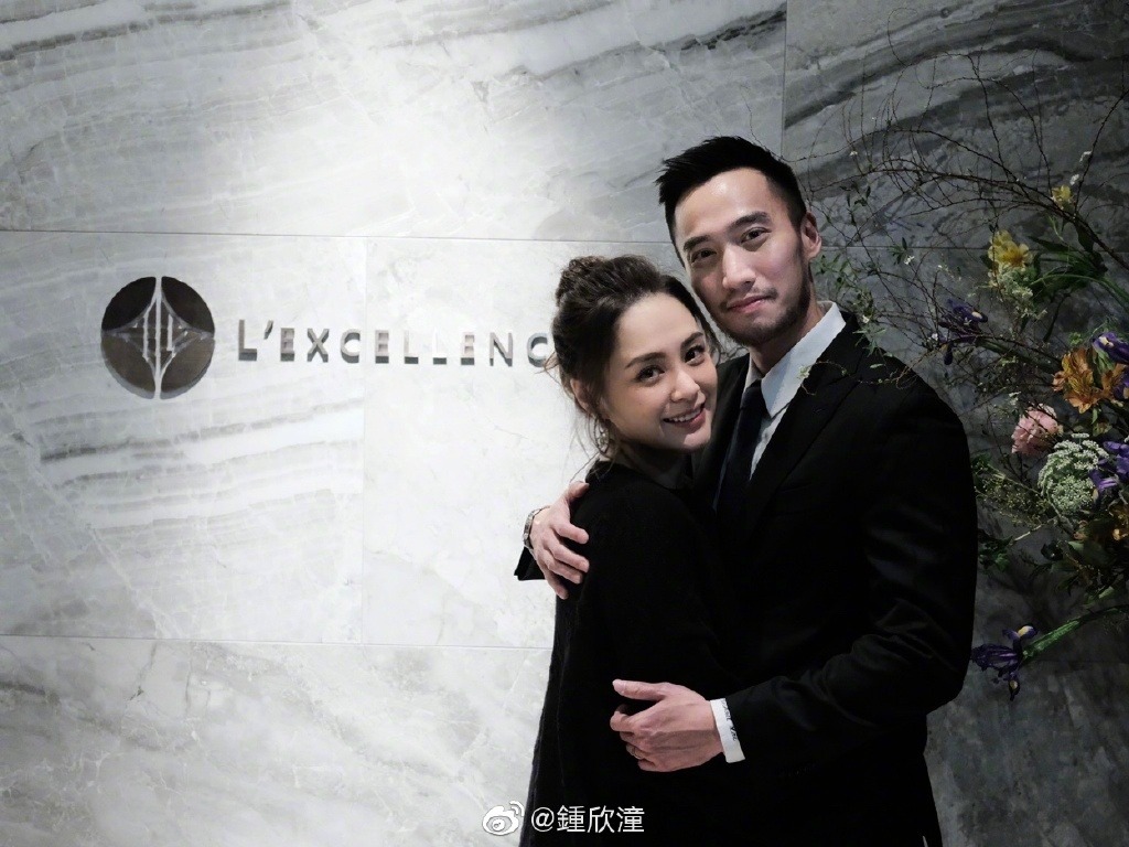 阿嬌留言：「支持老公創業！老公你負責賺錢養家，而老婆我就負責貌美如花！」（微博圖片）