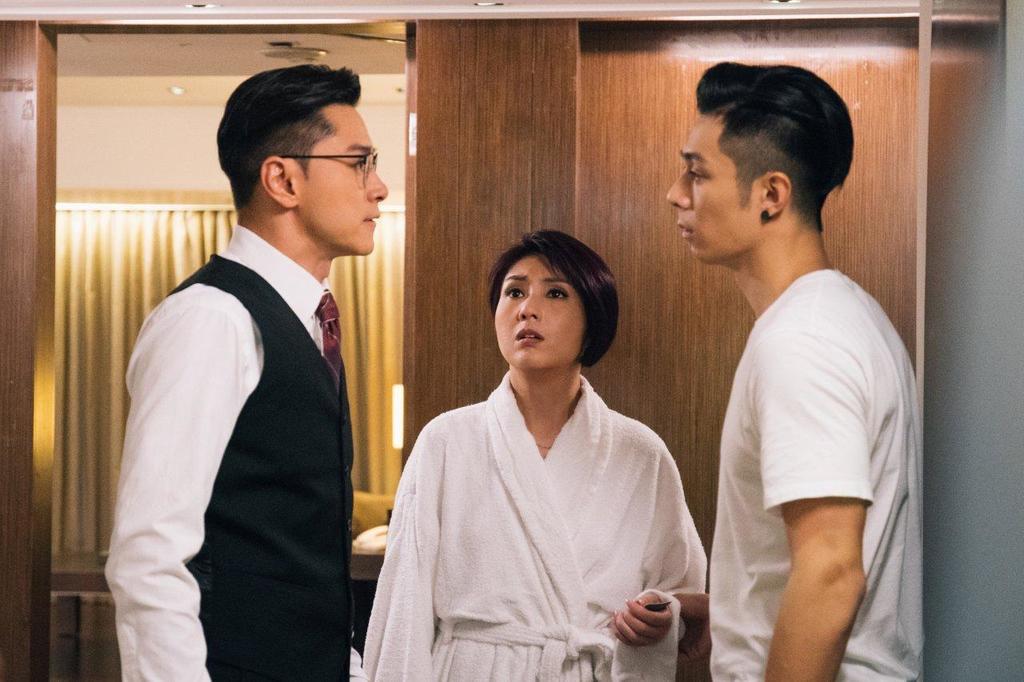 陳寶華把周柏豪刻劃為暖男，黃浩然演丈夫因拋妻棄子而被觀眾大鬧為「賤雄」。
