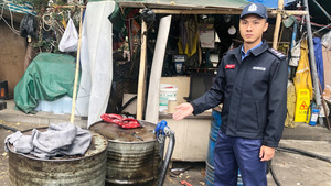 消防處搗破一個非法加油站。（消防處圖片）