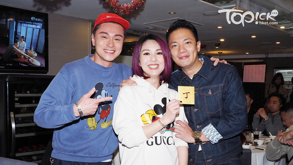 在《多功能老婆》慶功宴，楊千嬅的真假丈夫同場出現。