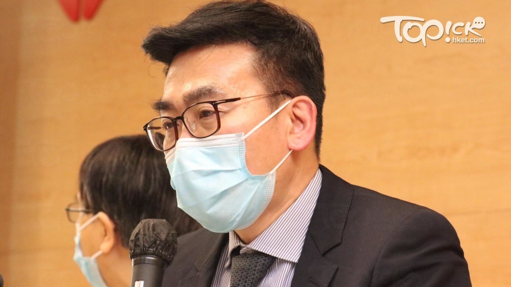 賴偉文指現時沒有外科口罩過濾效率的統一標準，一般外科口罩足夠防護。（陳國峰攝）