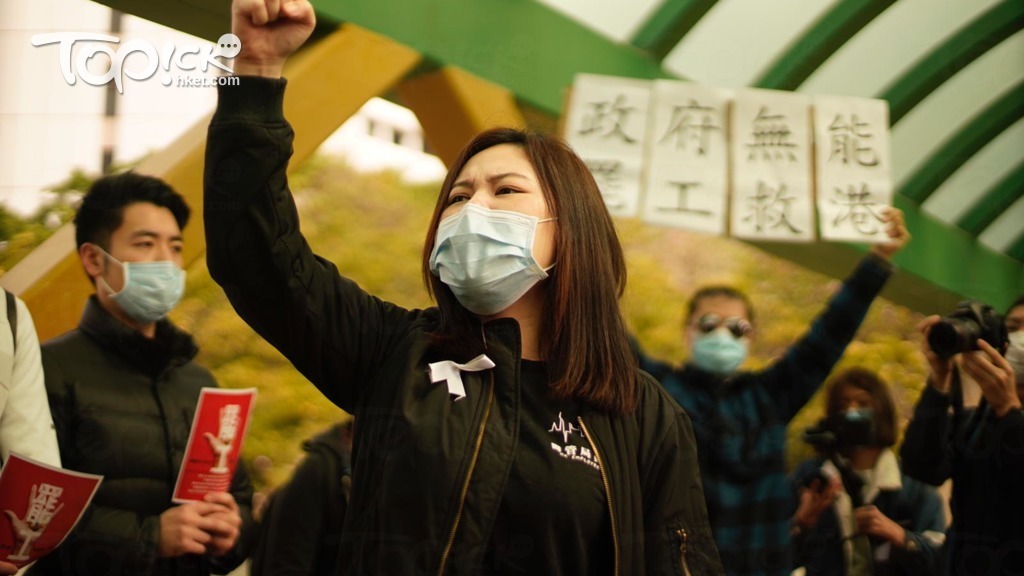 醫管局員工陣線主席余慧明預料最終有約3000人簽到。（梁偉榮攝）