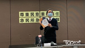 教育界立法會議員葉建源發表共22頁的預算案建議。（經濟日報記者攝）
