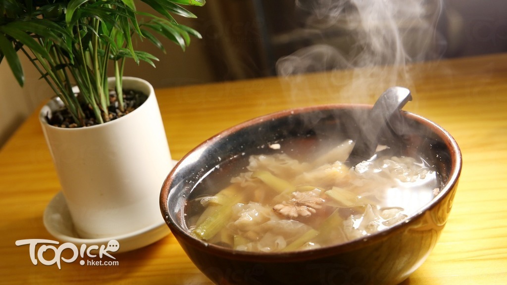 霸王花淮山合桃雪耳湯潤燥補肺、清肺積塵，長者店長Anita更自學中醫食療，幫手構思湯水配搭。（陳國峰攝）