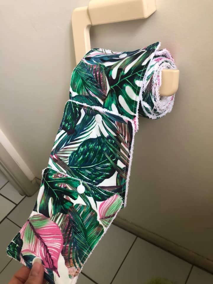 英國有名媽媽在網絡出售自己製作的可重用廁紙。（圖片︰Eloise Jane Marsh's facebook ）