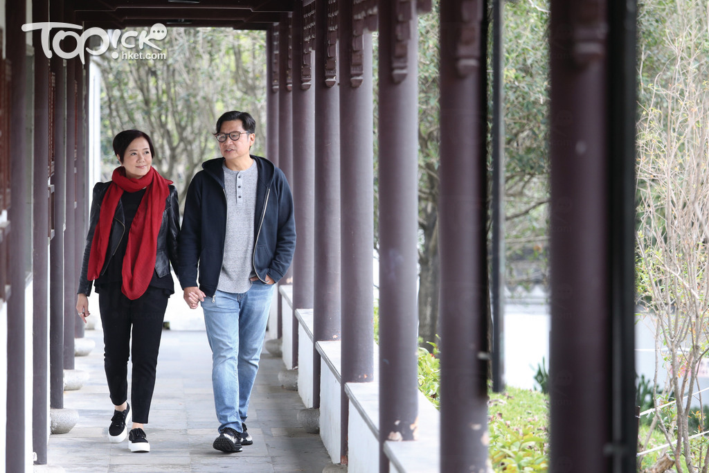 鄭子誠夫婦認定對方是一起繼續行的終生伴侶。（黃建輝攝）