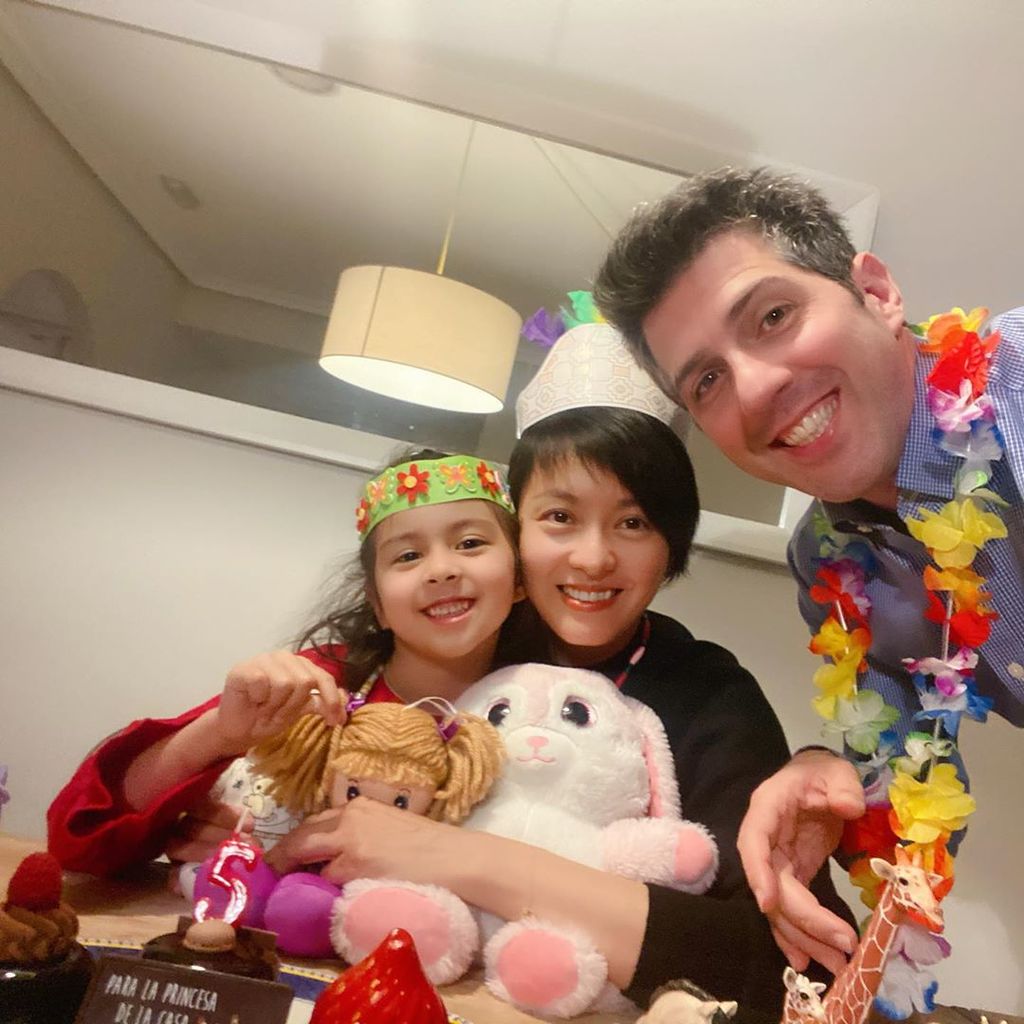 梁詠琪一家三口幸福滿滿。（取自梁詠琪IG）　