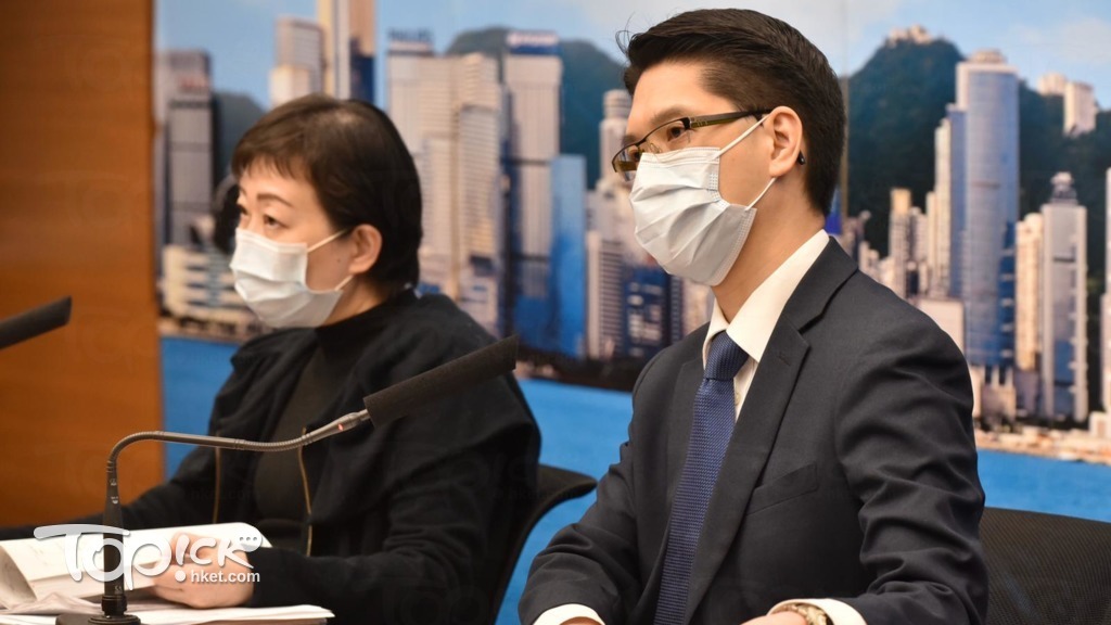 劉家獻（右）指現時仍有39名確診病人等候入院。（程志遠攝）