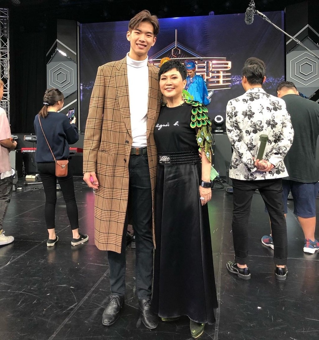 陳樂與陳潔靈合照留念。（ViuTV提供）