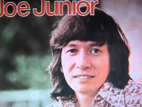 Joe Junior年輕時是樂隊歌手。（網上圖片）