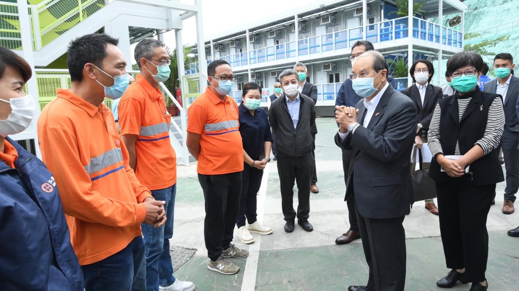 政務司司長張建宗與勞工階層交流。（Facebook專貢「政務司司長辦公室」圖片）