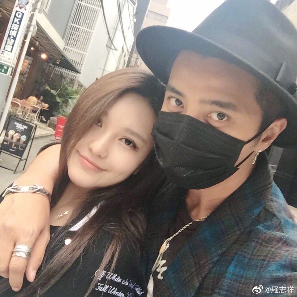7000字長文中羅志祥罕有地公開多張情侶合照。（微博圖片）