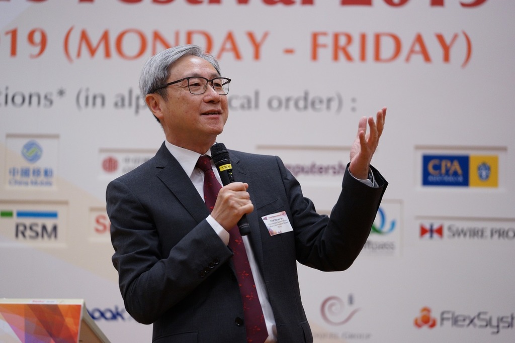 城大副校長（學生事務）葉豪盛教授表示，大學因應環球經濟轉差而撥款1,000萬港元推出多項特別就業支援，拓展畢業生的工作機會。