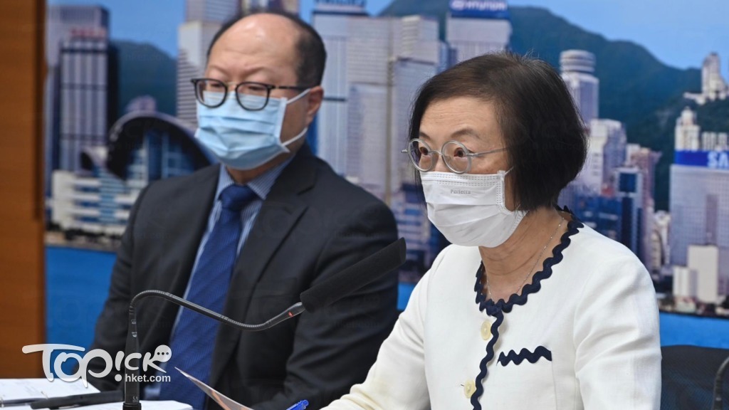 食物及衞生局局長陳肇始、食物及衞生局副秘書長（衞生）陳偉基下午一同出席疫情記者會。（程志遠攝）