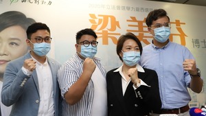 梁美芬（右二）宣布爭取第三度連任立法會議員。（梁美芬提供）