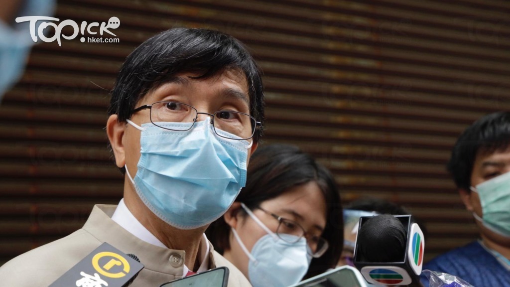 香港大學李嘉誠醫學院微生物學系講座教授袁國勇到該兩個街巿視察。(陳靜儀攝)
