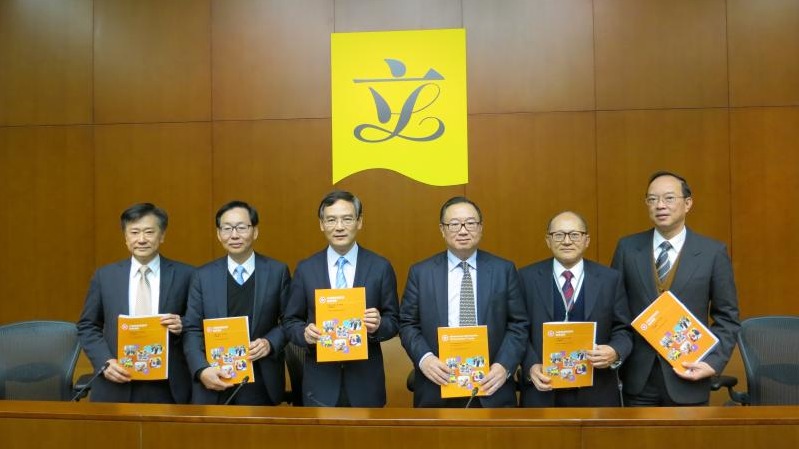 由建制派功能界別議員組成的「6人組」於2015年就施政報告的內容見記者（圖片由受訪者提供）