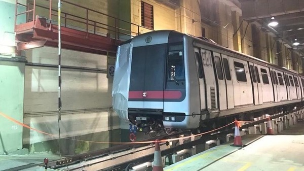 九龍灣地鐵車廠及葵涌貨櫃碼頭疑現群組爆發。
