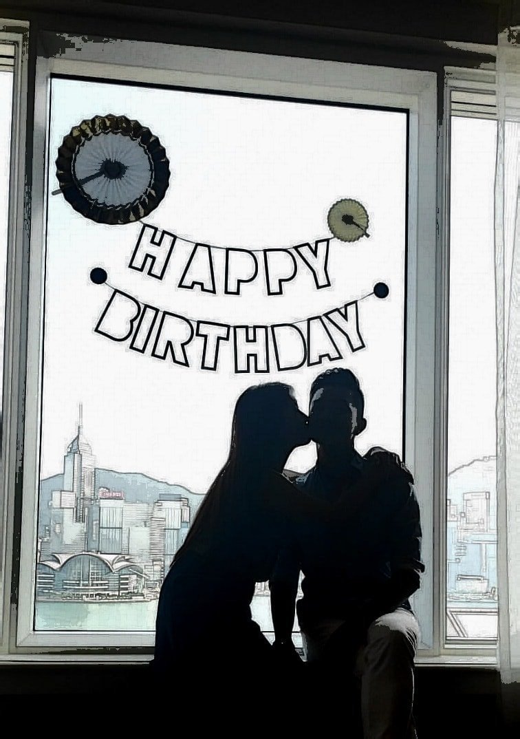 兩夫婦在酒店同時慶祝拍拖18年。（取自Facebook）