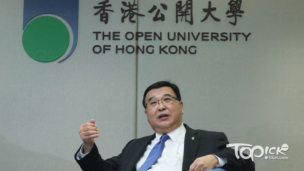 香港公開大學校長黃玉山解釋校方改名原因，指原有校名不時被外界誤會只辦遙距課程，窒礙師生發展。（陳永康攝）