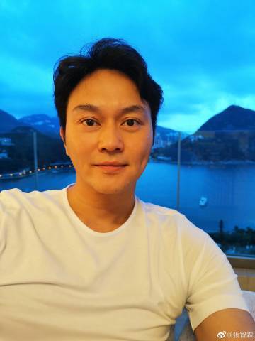 張智霖貼出近照。（張智霖微博圖片）