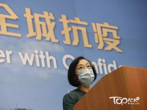 食衞局局長陳肇始宣布,當局將進一步放寬社交距離措施。(陳靜儀攝)