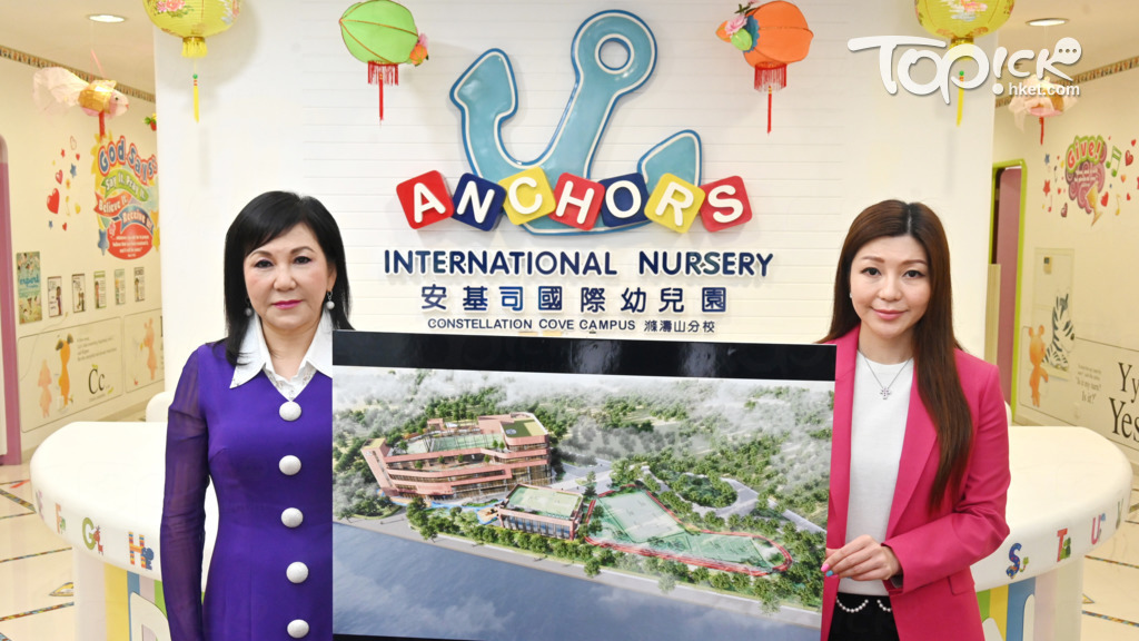 安基司教育集團執行校董蔡加敏（右）宣布，擬於元朗興建全新私立學校安基司學校，2023年開校後再籌辦「一條龍」中學，完成其母、安基司創辦人兼校監蔡李惠莉（左）的心願。 （曾耀輝攝）