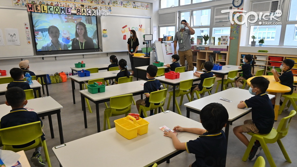 小學一年級學生昨（17日）獲安排分批回校參加3小時的迎新活動。（程志遠攝）