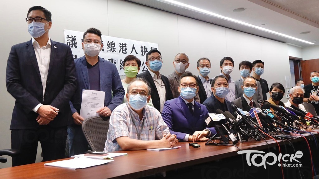14位民主派議員決定留任。（陳靜儀攝）