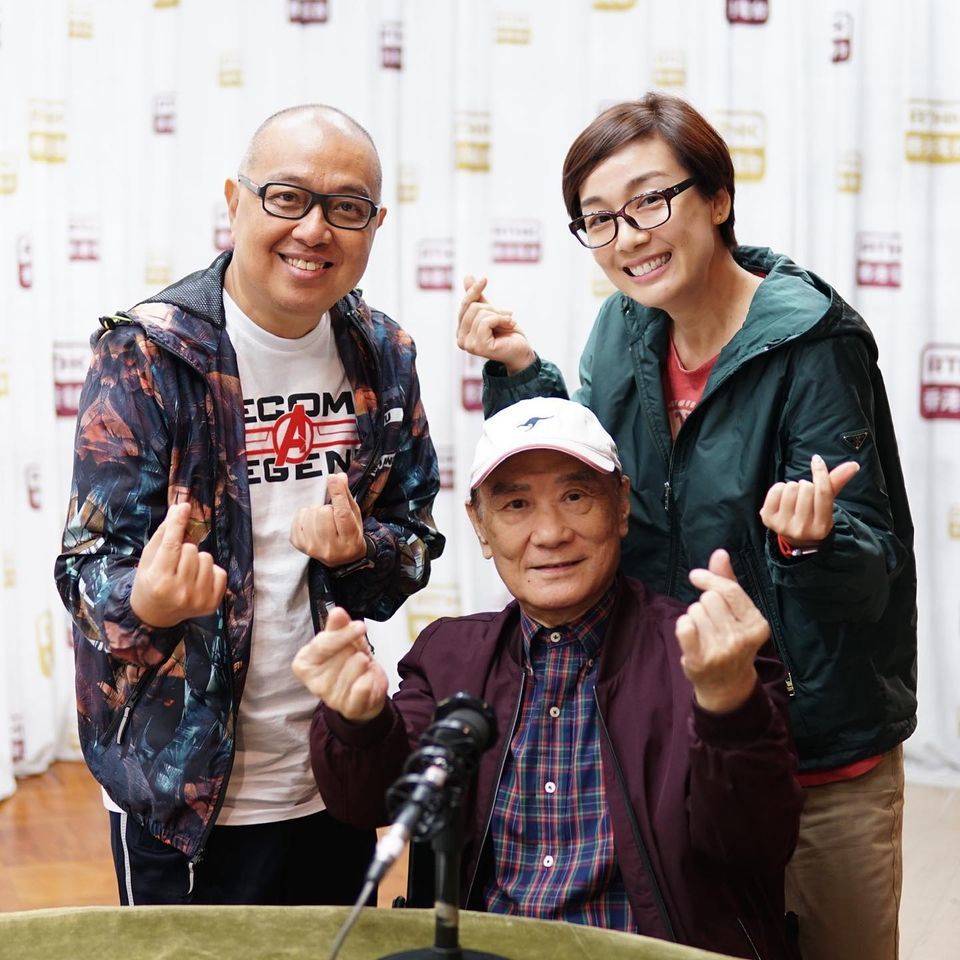 第一個錄音的嘉賓就是譚炳文，當日3人言笑晏晏，沒料到節目仍未出街他已撒手人寰。（江美儀Facebook圖片）