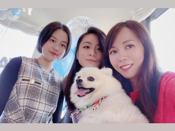Zoe帶同愛犬出席生日派對。(instagram圖片)