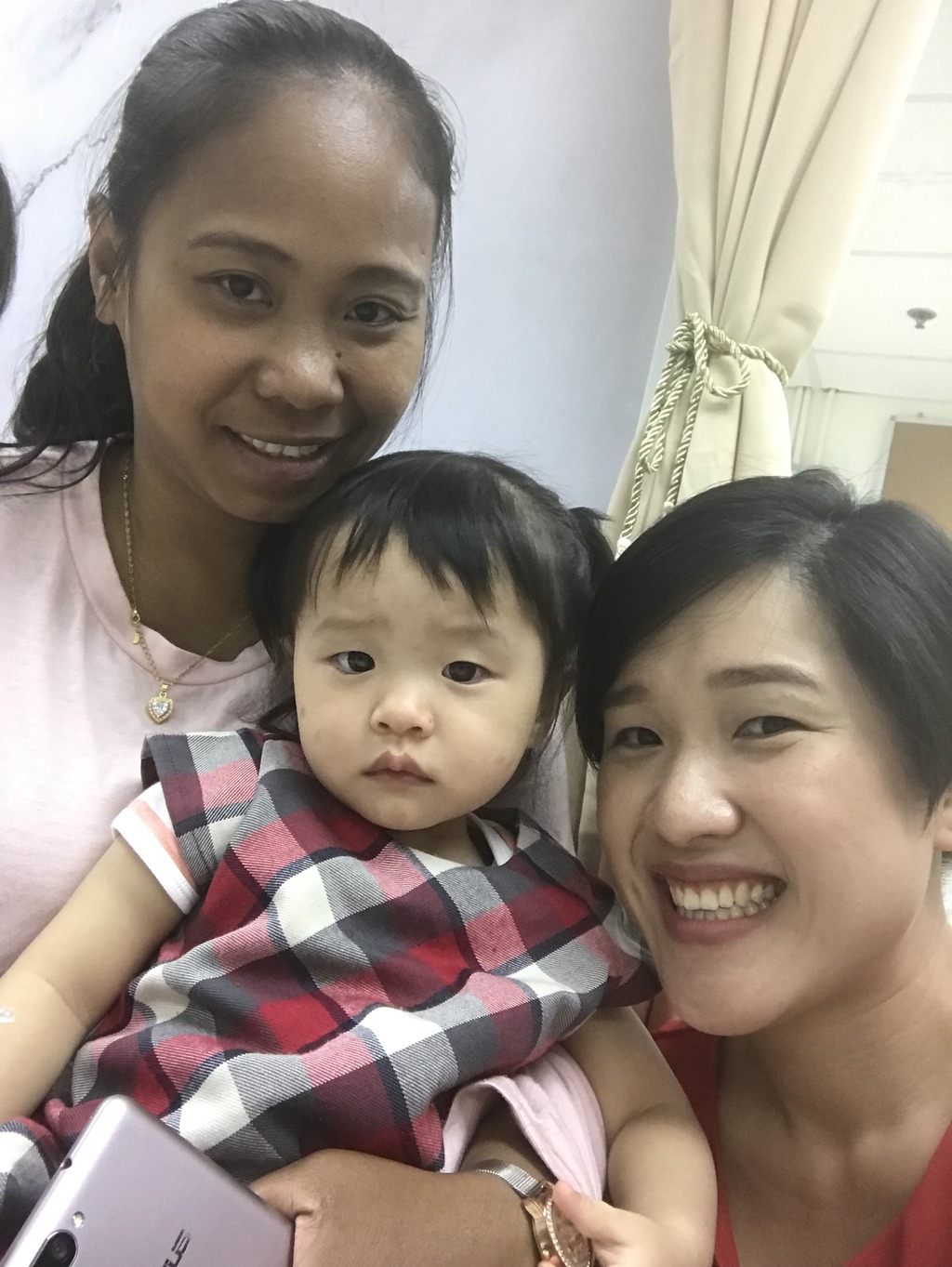 Zoe回想起女兒10個月大時抽筋，至今仍很害怕，相信女傭姐姐亦一樣。（受訪者提供圖片）