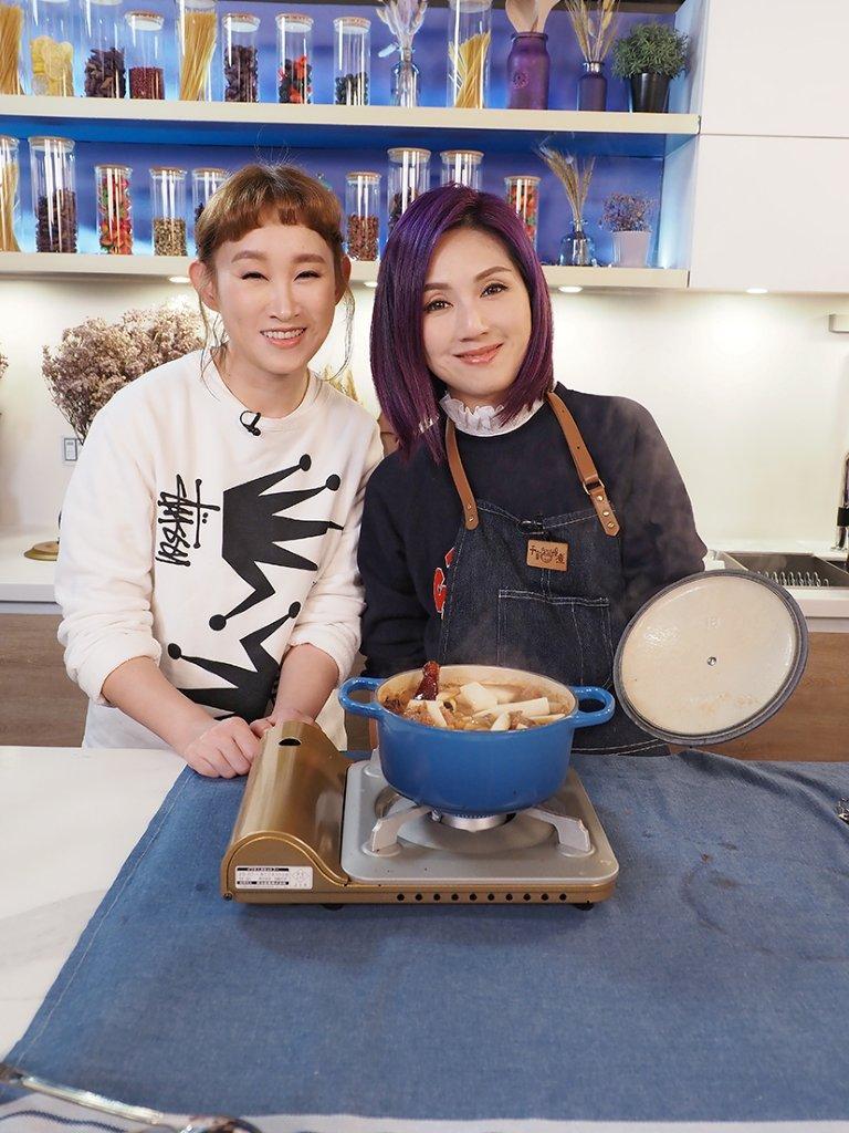  今次千嬅與Ivana齊手炮製柱候炆牛腩。