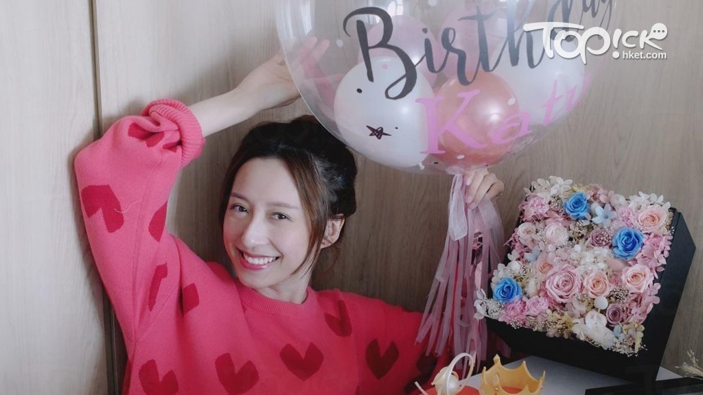 龔嘉欣生日找閨密慶生。（取自IG）