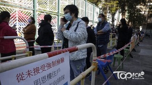 港府昨日首次突擊執行強檢令，但明恩樓部分居民無法出示曾檢測證明須再次接受檢測。（經濟日報資料圖片）