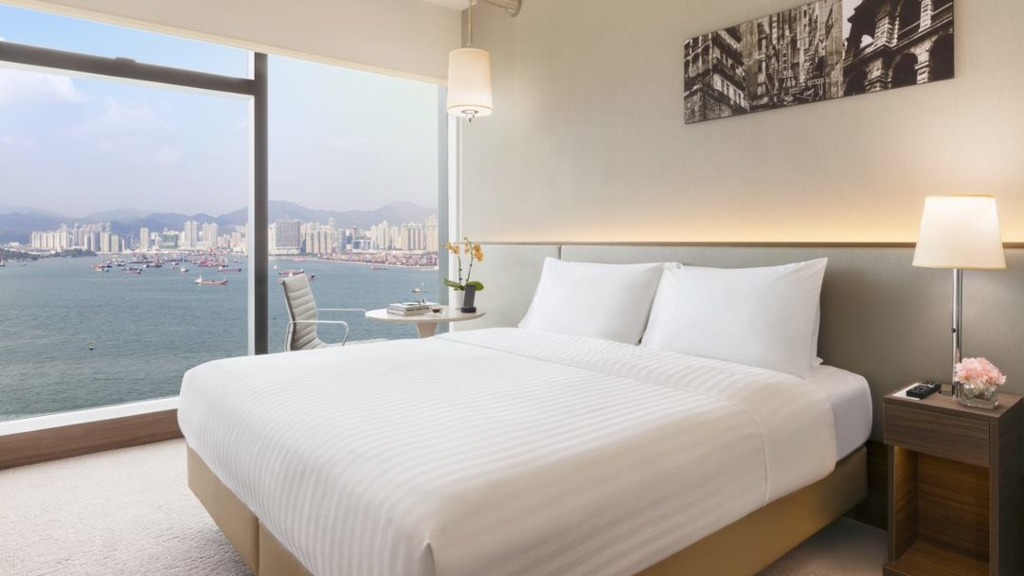 港島太平洋酒店推出限時住宿優惠，可選擇豪華海景客房一晚，及享用午市自助餐，只需650元起。(酒店提供)