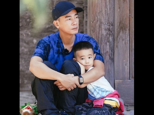 陳小春在節目中不時鬧仔。(微博圖片)