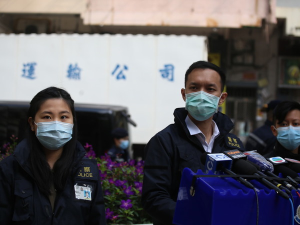 深水埗警區刑事調查隊督察楊震宇(中)。