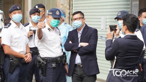 警務處處長鄧炳強（右二）前往油麻地「受限區域」巡視。（林宇翔攝）