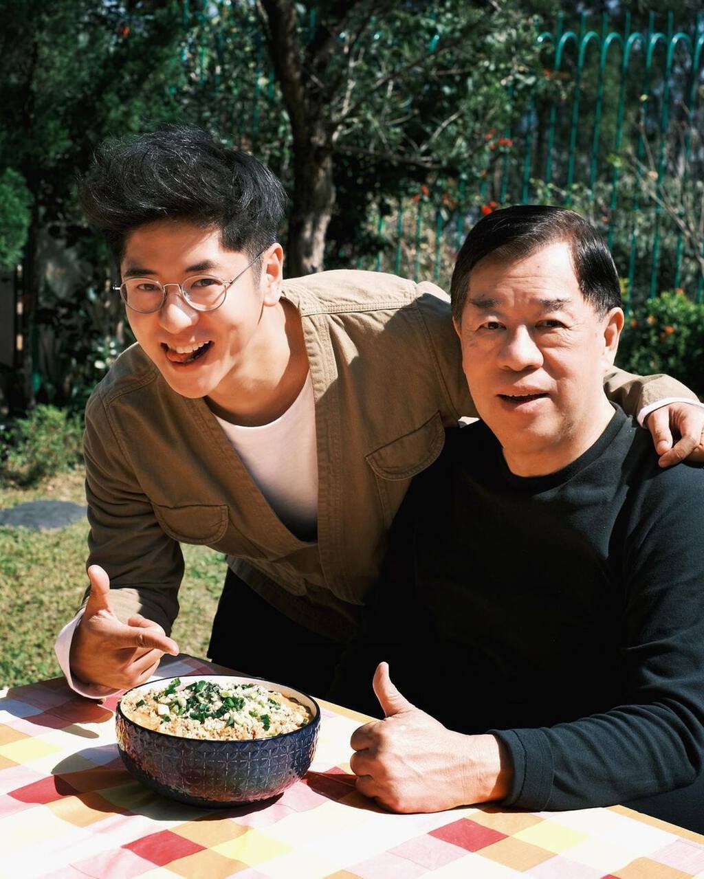 明星豪宅】許廷鏗跟父母合照令獨立屋曝光許父擁多個物業子女全是專業人士【多圖】