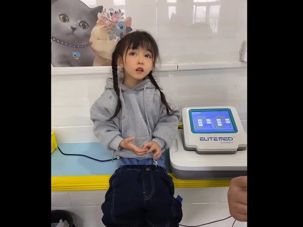 妮妮總是一臉無辜。(微博圖片)