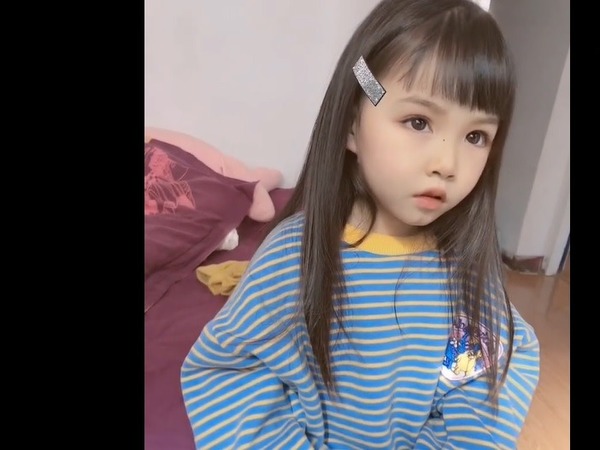 自6個月大起,妮妮便開始接受治療。(微博圖片)