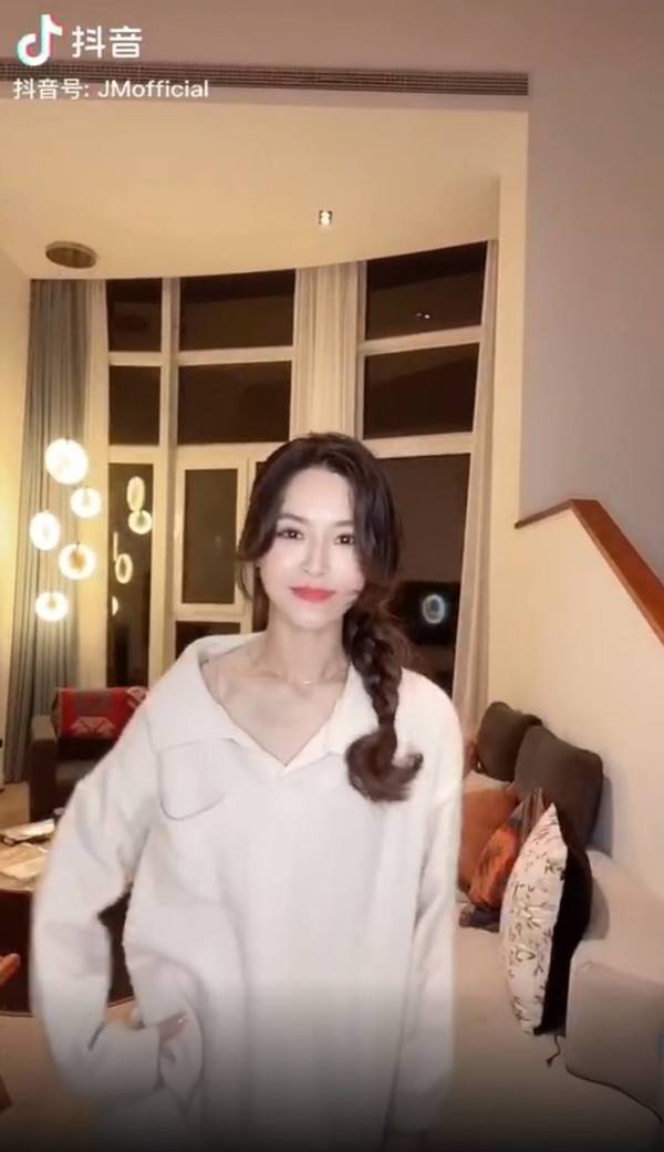 JaniceMan上海豪宅內部。(影片截圖)