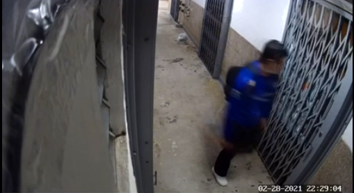閉路電視拍攝到男子向不同住戶吐口水。