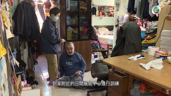 一星期有5日要到家附近的展能中心接受訓練。(影片截圖)