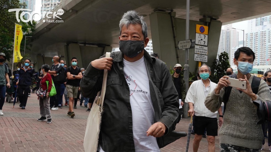 中午休庭，各人出外用膳。（梁偉榮攝）