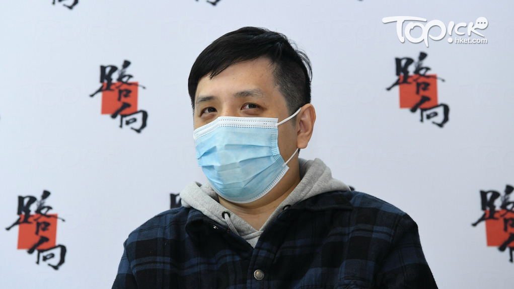 路向四肢傷殘人士協會業務助理陳利鋒是傷殘人士，他表示，疫情以前會與朋友見面、看電影，但疫下不敢走太遠，最多只到樓下或來回中心。（曾耀輝攝）